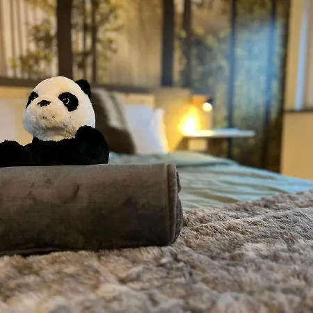 L'attente Détente à 200 M Du Parc  Pairi Daiza Casa de Férias